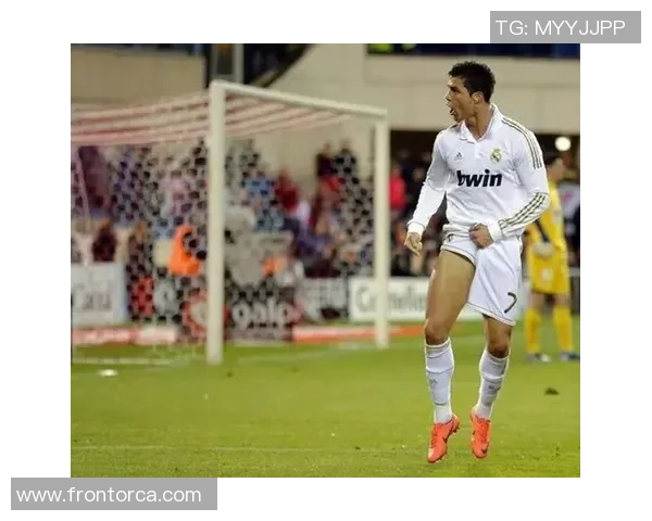 足球明星摆件C罗的魅力与收藏价值探讨